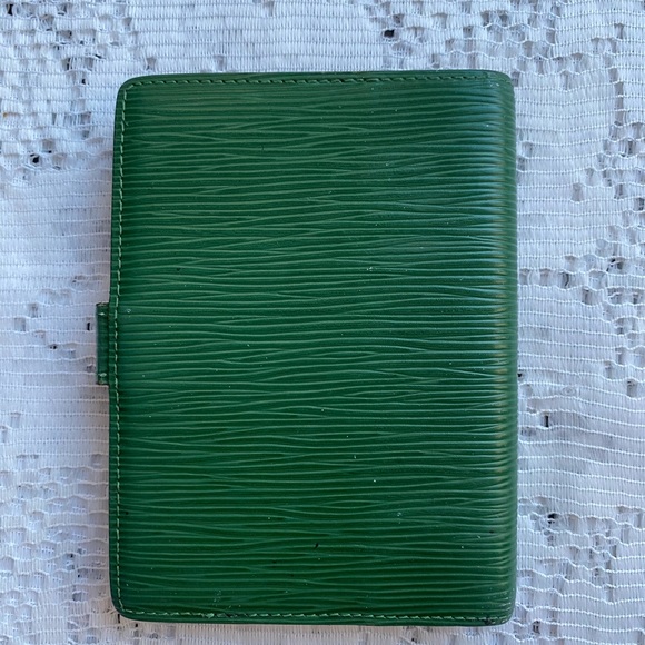 AUTHENTIC LOUIS VUITTON EPI GREEN AGENDA - Picture 3 of 16